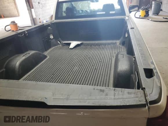 2022 Chevrolet Silverado 1500 Work Truck z VIN 3GCNWAED5NG202440, wystawiony jako Copart lot #75928504 z przebiegiem 85 349 mil mil oraz Szkoda całkowita • Salvage title. Historia ofert i sprzedaży dostępna na DreamBid. Obrazek 10.