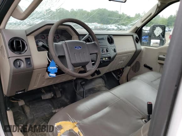 ✅ 2009 Ford F-350 XL • VIN: 1FTWF315X9EA07266 • Lot: 67113475. Wystawiony na Copart z przebiegiem 150 614 mil. Bezpłatny archiwum sprzedaży aukcyjnych z USA i szczegółowy raport historii pojazdu na DreamBid. Zdjęcie 8.