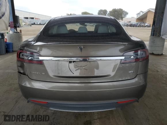 ✅ 2015 Tesla Model S 85D • VIN: 5YJSA1E26FF107912 • Лот: 84006865. Опубликован ранее на Copart с пробегом 129 211 миль. Бесплатный доступ к архиву аукционных продаж из США и подробный отчёт об истории автомобиля на DreamBid. Изображение 6.