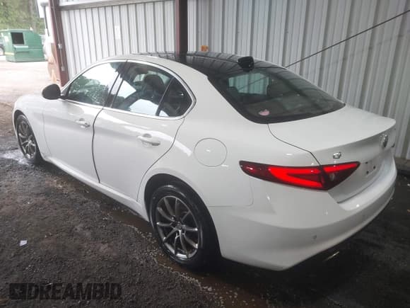✅ 2017 Alfa Romeo Giulia • VIN: ZARFAEDN2H7541375 • Lot: 42174545. Listed on IAAI with 71,943 mi. Free auction sales archive from the USA and detailed vehicle history report at DreamBid. Image 3.