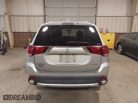 ✅ 2018 Mitsubishi Outlander ES • VIN: JA4AZ3A36JJ002412 • Lot: 41363906. Wystawiony na IAAI z przebiegiem 132 190 mil. Bezpłatny archiwum sprzedaży aukcyjnych z USA i szczegółowy raport historii pojazdu na DreamBid. Zdjęcie 16.