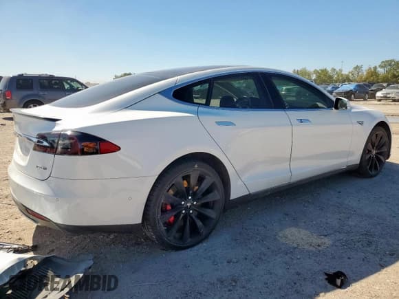 ✅ 2015 Tesla Model S 85D • VIN: 5YJSA1H48FF090026 • Лот: 85408855. Опубликован ранее на Copart с пробегом 78 942 миль. Бесплатный доступ к архиву аукционных продаж из США и подробный отчёт об истории автомобиля на DreamBid. Изображение 3.