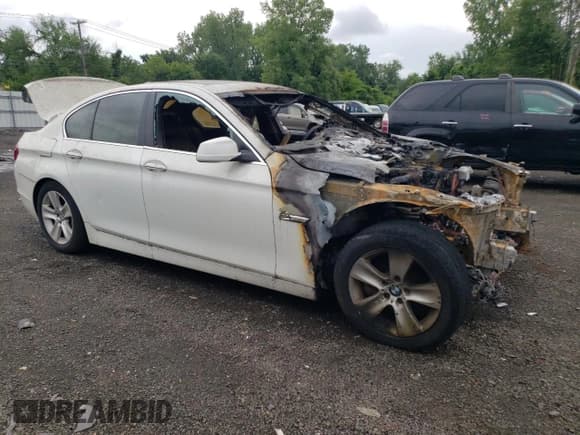 ✅ 2013 BMW 5 Series 528i xDrive • VIN: WBAXH5C58DDW15872 • Lot: 63020755. Wystawiony na Copart z przebiegiem Nie podano. Bezpłatny archiwum sprzedaży aukcyjnych z USA i szczegółowy raport historii pojazdu na DreamBid. Zdjęcie 4.