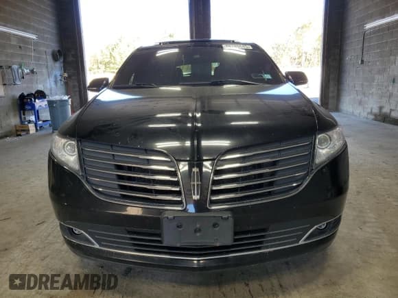 ✅ 2018 Lincoln MKT • VIN: 2LMHJ5NK0JBL01360 • Lot: 86785645. Wystawiony na Copart z przebiegiem 282 019 mil. Bezpłatny archiwum sprzedaży aukcyjnych z USA i szczegółowy raport historii pojazdu na DreamBid. Zdjęcie 5.