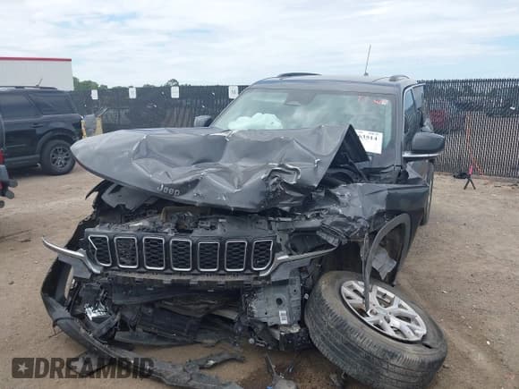✅ 2022 Jeep Grand Cherokee Limited • VIN: 1C4RJHBGXN8501208 • Lot: 42663514. Listed on IAAI with 60,040 mi. Free auction sales archive from the USA and detailed vehicle history report at DreamBid. Image 2.