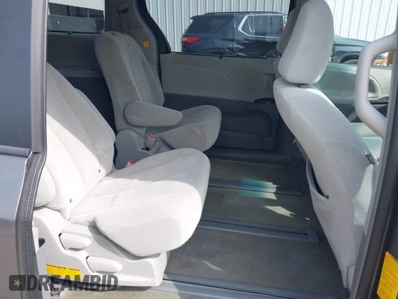 ✅ 2013 Toyota Sienna LE • VIN: 5TDJK3DC9DS067347 • Lot: 43500377. Listed on IAAI with 128,416 mi. Free auction sales archive from the USA and detailed vehicle history report at DreamBid. Image 8.