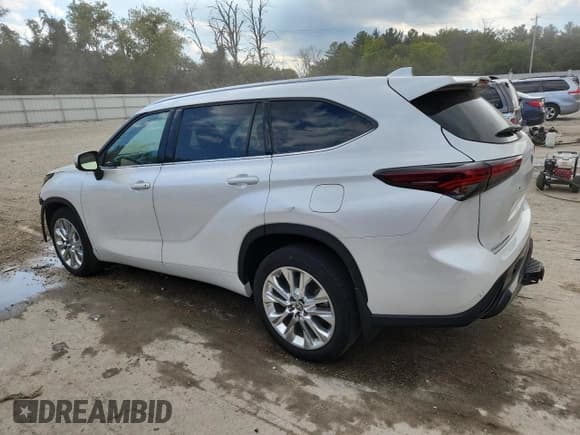 ✅ 2024 Toyota Highlander LE • VIN: 5TDKDRBH0RS561538 • Lot: 70194845. Wystawiony na Copart z przebiegiem 15 722 mil. Bezpłatny archiwum sprzedaży aukcyjnych z USA i szczegółowy raport historii pojazdu na DreamBid. Zdjęcie 2.