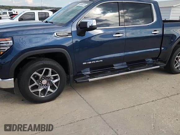 ✅ 2022 GMC Sierra 1500 SLT • VIN: 3GTPHDED3NG649157 • Лот: 84969075. Опубликован ранее на Copart с пробегом 23 802 миль. Бесплатный доступ к архиву аукционных продаж из США и подробный отчёт об истории автомобиля на DreamBid. Изображение 13.
