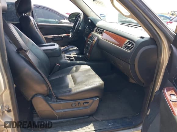 ✅ 2013 Chevrolet Tahoe LT • VIN: 1GNSCBE02DR341400 • Lot: 42925386. Wystawiony na IAAI z przebiegiem 242 739 mil. Bezpłatny archiwum sprzedaży aukcyjnych z USA i szczegółowy raport historii pojazdu na DreamBid. Zdjęcie 5.