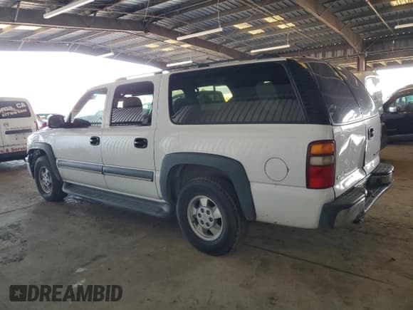 ✅ 2003 Chevrolet Suburban LT • VIN: 3GNEC16Z53G172508 • Лот: 87489454. Опубликован ранее на Copart с пробегом 199 553 миль. Бесплатный доступ к архиву аукционных продаж из США и подробный отчёт об истории автомобиля на DreamBid. Изображение 2.