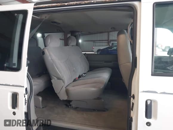 ✅ 2003 GMC Safari • VIN: 1GKDM19X13B501035 • Lot: 43775185. Listed on IAAI with 135,778 mi. Free auction sales archive from the USA and detailed vehicle history report at DreamBid. Image 8.