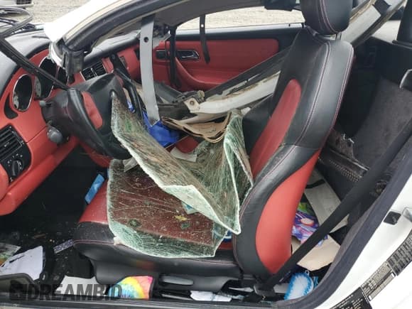 ✅ 1999 Mercedes-Benz SLK 230/320 • VIN: WDBKK47F6XF126910 • Лот: 61990145. Опубликован ранее на Copart с пробегом Не указан. Бесплатный доступ к архиву аукционных продаж из США и подробный отчёт об истории автомобиля на DreamBid. Изображение 7.