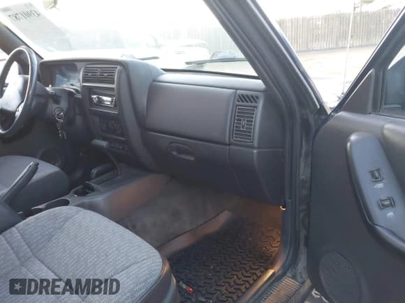 ✅ 2001 Jeep Cherokee Sport • VIN: 1J4FF48S21L502816 • Lot: 43901787. Listed on IAAI with 150,355 mi. Free auction sales archive from the USA and detailed vehicle history report at DreamBid. Image 5.