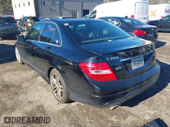 ✅ 2013 Mercedes-Benz C 300 Sport • VIN: WDDGF8ABXDG116305 • Lot: 43720552. Listed on IAAI with 97,409 mi. Free auction sales archive from the USA and detailed vehicle history report at DreamBid. Image 3.