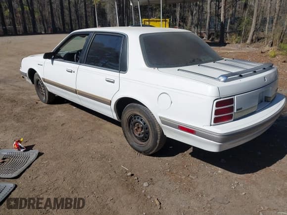 ✅ 1995 Oldsmobile Cutlass Ciera SL • VIN: 1G3AJ55M7S6414175 • Lot: 41779504. Wystawiony na IAAI z przebiegiem 75 657 mil. Bezpłatny archiwum sprzedaży aukcyjnych z USA i szczegółowy raport historii pojazdu na DreamBid. Zdjęcie 3.