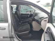 ✅ 2015 Dodge Grand Caravan SE • VIN: 2C4RDGBG2FR512095 • Lot: 43156864. Wystawiony na IAAI z przebiegiem 278 208 mil. Bezpłatny archiwum sprzedaży aukcyjnych z USA i szczegółowy raport historii pojazdu na DreamBid. Zdjęcie 5.