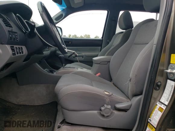 ✅ 2011 Toyota Tacoma • VIN: 3TMLU4EN1BM057479 • Lot: 85938495. Listed on Copart with 86,574 mi. Free auction sales archive from the USA and detailed vehicle history report at DreamBid. Image 7.