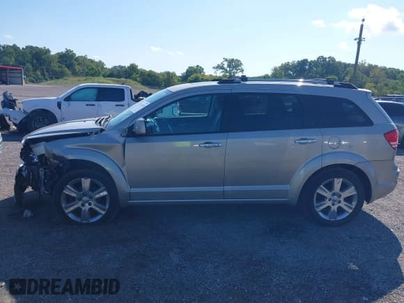 ✅ 2009 Dodge Journey R/T • VIN: 3D4GH67V69T172029 • Лот: 43112540. Опубликован ранее на IAAI с пробегом Не указан. Бесплатный доступ к архиву аукционных продаж из США и подробный отчёт об истории автомобиля на DreamBid. Изображение 14.