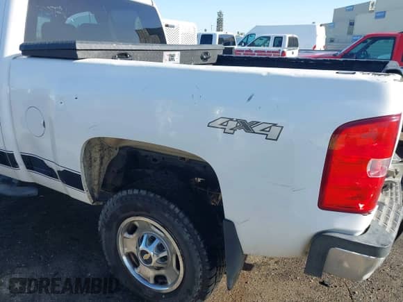 ✅ 2013 Chevrolet Silverado 2500HD Work Truck • VIN: 1GC2KVCGXDZ403672 • Lot: 41944179. Wystawiony na IAAI z przebiegiem 232 436 mil. Bezpłatny archiwum sprzedaży aukcyjnych z USA i szczegółowy raport historii pojazdu na DreamBid. Zdjęcie 21.