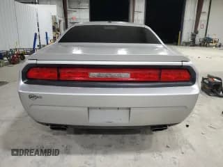 ✅ 2010 Dodge Challenger R/T Classic • VIN: 2B3CJ5DT9AH109390 • Lot: 49091175. Wystawiony na Copart z przebiegiem 202 858 mil. Bezpłatny archiwum sprzedaży aukcyjnych z USA i szczegółowy raport historii pojazdu na DreamBid. Zdjęcie 6.