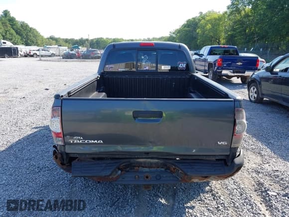 ✅ 2013 Toyota Tacoma • VIN: 3TMMU4FN3DM061944 • Lot: 42867859. Listed on IAAI with 183,857 mi. Free auction sales archive from the USA and detailed vehicle history report at DreamBid. Image 16.
