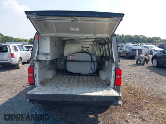 ✅ 2018 Chevrolet Silverado 1500 Work Truck • VIN: 1GCNCNEH8JZ371123 • Lot: 43257336. Wystawiony na IAAI z przebiegiem 79 467 mil. Bezpłatny archiwum sprzedaży aukcyjnych z USA i szczegółowy raport historii pojazdu na DreamBid. Zdjęcie 8.