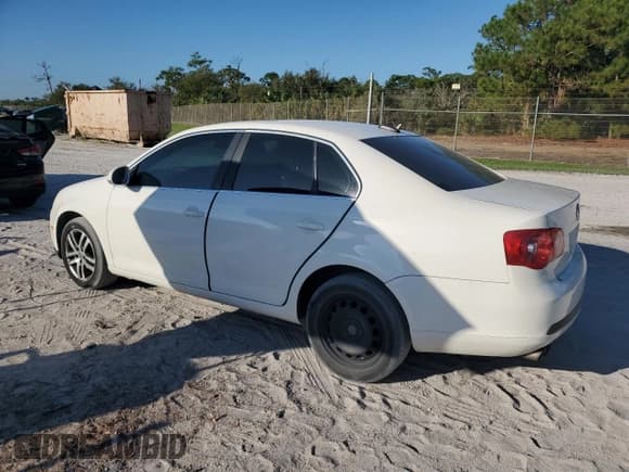 ✅ 2006 Volkswagen Jetta 2.5L • VIN: 3VWSF71K06M775983 • Lot: 87275695. Listed on Copart with 172,642 mi. Free auction sales archive from the USA and detailed vehicle history report at DreamBid. Image 2.