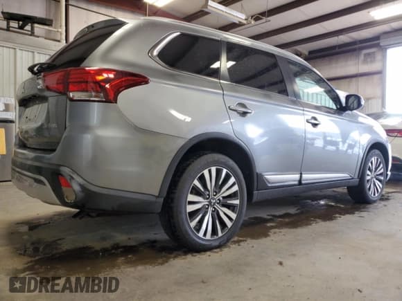 ✅ 2020 Mitsubishi Outlander SE • VIN: JA4AD3A39LZ021880 • Лот: 61073695. Опубликован ранее на Copart с пробегом 102 421 миль. Бесплатный доступ к архиву аукционных продаж из США и подробный отчёт об истории автомобиля на DreamBid. Изображение 3.