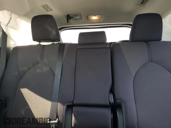 ✅ 2022 Toyota Highlander L • VIN: 5TDCZRAH3NS127728 • Lot: 67949025. Wystawiony na Copart z przebiegiem 32 424 mil. Bezpłatny archiwum sprzedaży aukcyjnych z USA i szczegółowy raport historii pojazdu na DreamBid. Zdjęcie 10.