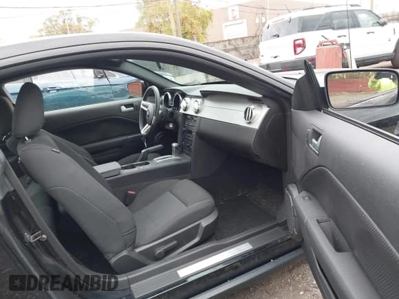 ✅ 2009 Ford Mustang • VIN: 1ZVHT80N195142262 • Lot: 43598541. Listed on IAAI with 62,020 mi. Free auction sales archive from the USA and detailed vehicle history report at DreamBid. Image 5.