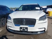 ✅ 2022 Lincoln Aviator Reserve • VIN: 5LM5J7WC4NGL03013 • Lot: 43607927. Wystawiony na IAAI z przebiegiem 16 402 mil. Bezpłatny archiwum sprzedaży aukcyjnych z USA i szczegółowy raport historii pojazdu na DreamBid. Zdjęcie 12.