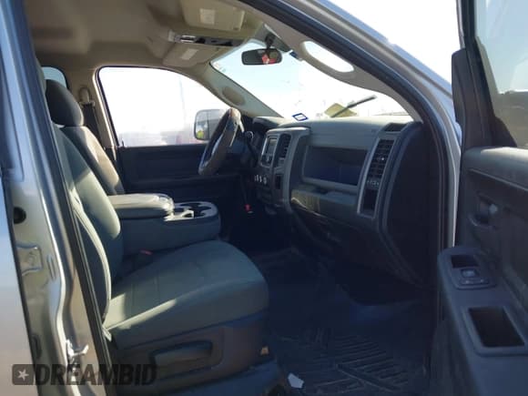 ✅ 2018 Ram 2500 Tradesman • VIN: 3C6UR5CL7JG209296 • Lot: 43568618. Wystawiony na IAAI z przebiegiem Nie podano. Bezpłatny archiwum sprzedaży aukcyjnych z USA i szczegółowy raport historii pojazdu na DreamBid. Zdjęcie 5.