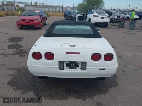 ✅ 1994 Chevrolet Corvette • VIN: 1G1YY32P0R5103497 • Lot: 43118727. Wystawiony na IAAI z przebiegiem 163 347 mil. Bezpłatny archiwum sprzedaży aukcyjnych z USA i szczegółowy raport historii pojazdu na DreamBid. Zdjęcie 16.