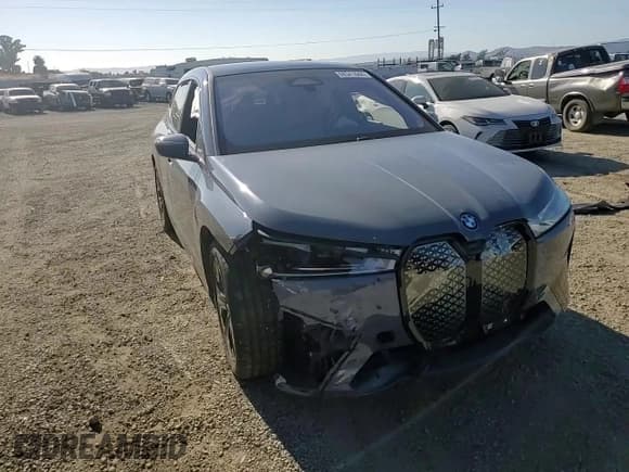 ✅ 2024 BMW iX xDrive50 • VIN: WB523CF05RCP06462 • Lot: 69341644. Wystawiony na Copart z przebiegiem 17 245 mil. Bezpłatny archiwum sprzedaży aukcyjnych z USA i szczegółowy raport historii pojazdu na DreamBid. Zdjęcie 10.