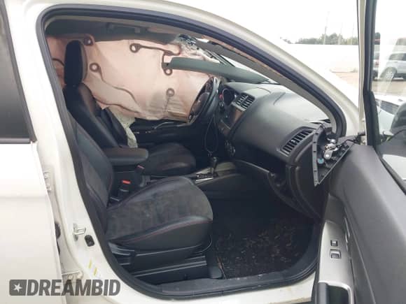 2018 Mitsubishi Outlander SE with VIN JA4AP3AW6JU006930, listed as a IAAI auction lot 43094997 with 82,255 mi miles and . Bid and sale history available at DreamBid. Image 5.