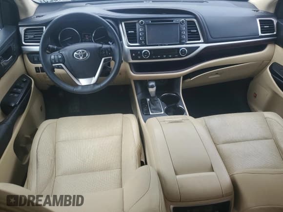 ✅ 2016 Toyota Highlander Limited • VIN: 5TDYKRFH9GS128856 • Лот: 81834325. Опубликован ранее на Copart с пробегом 86 101 миль. Бесплатный доступ к архиву аукционных продаж из США и подробный отчёт об истории автомобиля на DreamBid. Изображение 8.