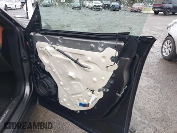 ✅ 2018 Maserati Levante GranLusso • VIN: ZN661XUL9JX259663 • Lot: 43708780. Listed on IAAI with 24,409 mi. Free auction sales archive from the USA and detailed vehicle history report at DreamBid. Image 18.