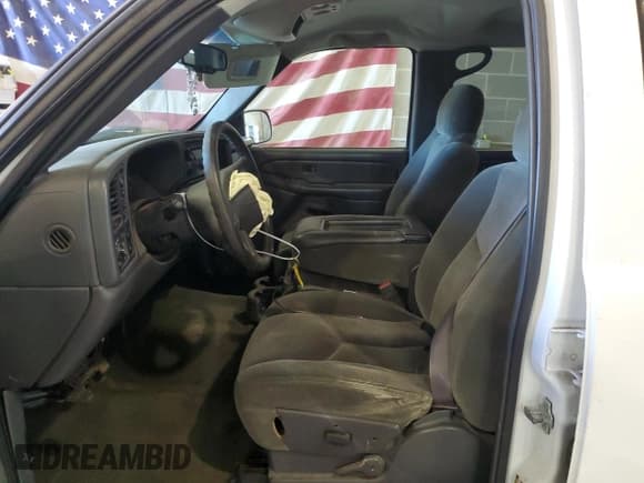 ✅ 2004 Chevrolet Silverado 1500 LS • VIN: 2GCEK13T041419603 • Lot: 57208774. Wystawiony na Copart z przebiegiem 179 514 mil. Bezpłatny archiwum sprzedaży aukcyjnych z USA i szczegółowy raport historii pojazdu na DreamBid. Zdjęcie 7.