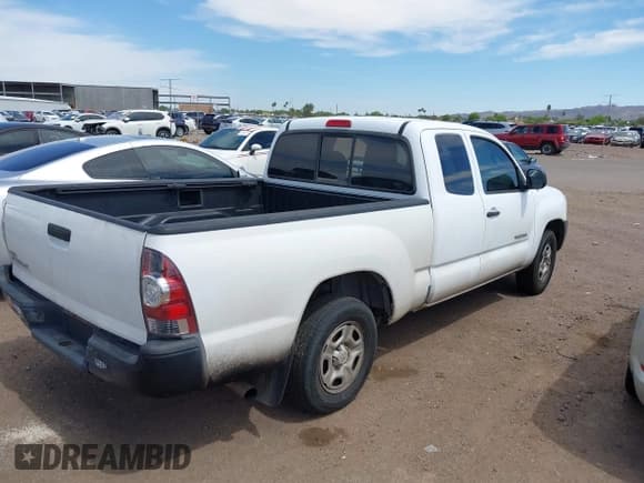 ✅ 2011 Toyota Tacoma • VIN: 5TFTX4CN9BX004243 • Lot: 42088724. Listed on IAAI with 340,241 mi. Free auction sales archive from the USA and detailed vehicle history report at DreamBid. Image 4.