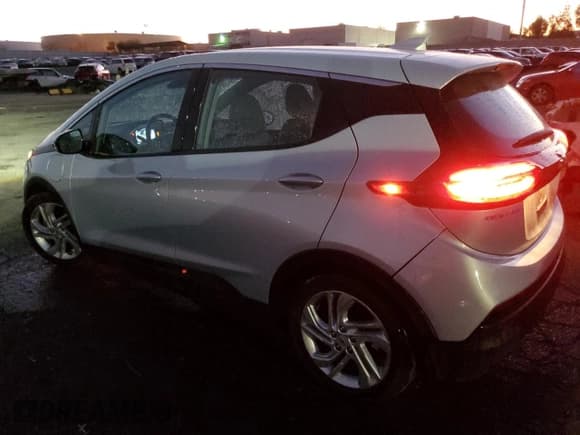 ✅ 2023 Chevrolet Bolt EV 1LT • VIN: 1G1FW6S04P4192513 • Lot: 83825224. Wystawiony na Copart z przebiegiem 26 912 mil. Bezpłatny archiwum sprzedaży aukcyjnych z USA i szczegółowy raport historii pojazdu na DreamBid. Zdjęcie 2.