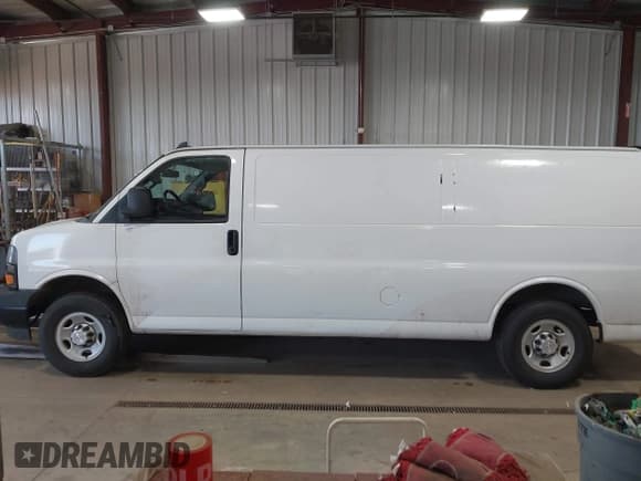 ✅ 2019 Chevrolet Express Cargo • VIN: 1GCWGBFP0K1354958 • Лот: 42175860. Опубликован ранее на IAAI с пробегом 273 313 миль. Бесплатный доступ к архиву аукционных продаж из США и подробный отчёт об истории автомобиля на DreamBid. Изображение 13.