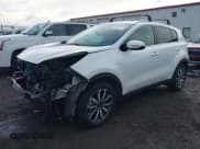 ✅ 2018 Kia Sportage EX • VIN: KNDPNCAC3J7387985 • Lot: 43634348. Wystawiony na IAAI z przebiegiem 54 454 mil. Bezpłatny archiwum sprzedaży aukcyjnych z USA i szczegółowy raport historii pojazdu na DreamBid. Zdjęcie 2.