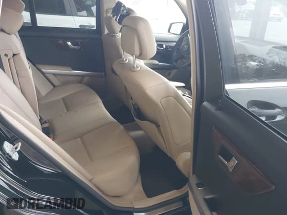 ✅ 2011 Mercedes-Benz GLK 350 • VIN: WDCGG5GB5BF558130 • Lot: 43562989. Wystawiony na IAAI z przebiegiem 134 334 mil. Bezpłatny archiwum sprzedaży aukcyjnych z USA i szczegółowy raport historii pojazdu na DreamBid. Zdjęcie 8.