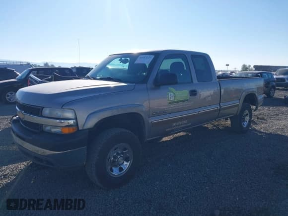 ✅ 2001 Chevrolet Silverado 2500HD LS • VIN: 1GCHK29G61E281556 • Лот: 42953227. Опубликован ранее на IAAI с пробегом 272 150 миль. Бесплатный доступ к архиву аукционных продаж из США и подробный отчёт об истории автомобиля на DreamBid. Изображение 2.