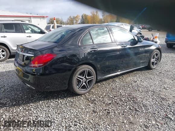 ✅ 2020 Mercedes-Benz C 300 • VIN: W1KWF8EB2LR597188 • Lot: 43565900. Wystawiony na IAAI z przebiegiem 47 210 mil. Bezpłatny archiwum sprzedaży aukcyjnych z USA i szczegółowy raport historii pojazdu na DreamBid. Zdjęcie 4.