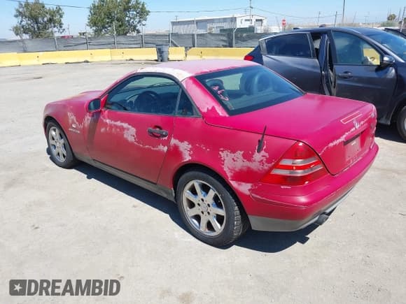 ✅ 1998 Mercedes-Benz SLK 230/320 • VIN: WDBKK47F9WF051487 • Lot: 43117457. Listed on IAAI with 72,935 mi. Free auction sales archive from the USA and detailed vehicle history report at DreamBid. Image 3.