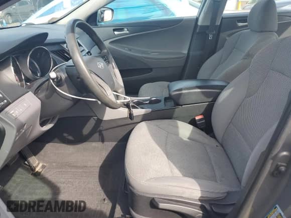 2013 Hyundai Sonata GLS z VIN 5NPEB4AC6DH791708, wystawiony jako Copart lot #81558435 z przebiegiem 121 832 mil mil oraz Szkoda całkowita • Salvage title. Historia ofert i sprzedaży dostępna na DreamBid. Obrazek 7.