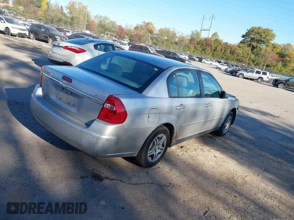 ✅ 2007 Chevrolet Malibu 1LS • VIN: 1G1ZS58FX7F158417 • Lot: 43537463. Listed on IAAI with 181,224 mi. Free auction sales archive from the USA and detailed vehicle history report at DreamBid. Image 4.