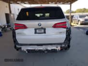 ✅ 2019 BMW X5 xDrive40i • VIN: 5UXCR6C59KLL21046 • Lot: 43353523. Wystawiony na IAAI z przebiegiem 91 785 mil. Bezpłatny archiwum sprzedaży aukcyjnych z USA i szczegółowy raport historii pojazdu na DreamBid. Zdjęcie 17.