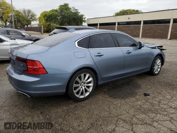 ✅ 2017 Volvo S90 Momentum • VIN: YV1A22MK7H1003810 • Lot: 85355755. Listed on Copart with 92,987 mi. Free auction sales archive from the USA and detailed vehicle history report at DreamBid. Image 3.